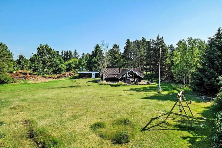 Ferieudlejning for 6 personer, med terrasse i Hals
