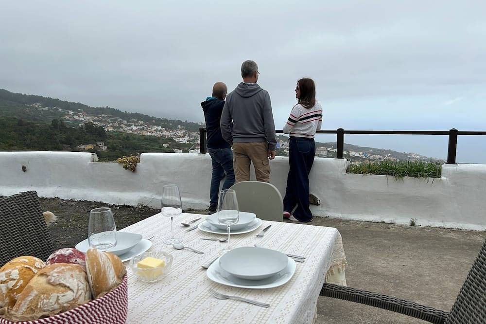 Cottage overlooking the Teide and the Atlantic Ocean in San Juan de la Rambla, Teneriffa Nord