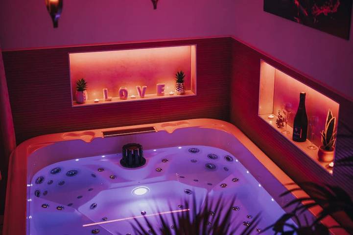 Gîte pour 2 personnes, avec jacuzzi ainsi que jardin et terrasse à Camors