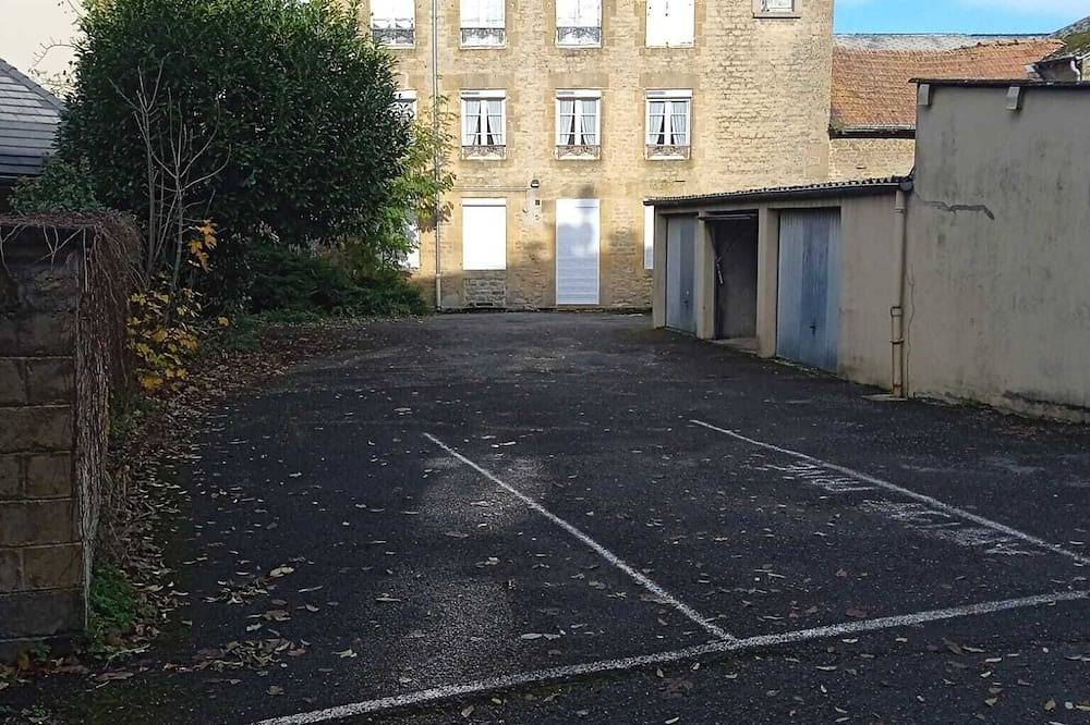 Entire apartment, L'appt du vieux qui ne voulait pas fêter son anniversaire park. privatif gratuit in Sedan, Ardennes