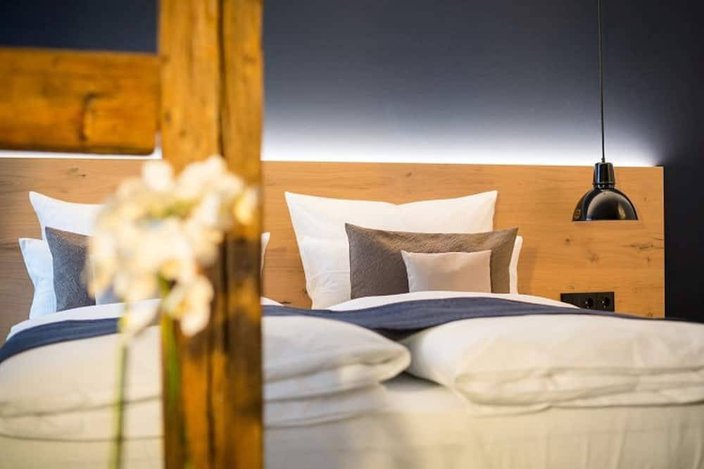 Ganze Wohnung, Einzelzimmer mit Dusche und Wc in Bad Urach, Albsteig Etappe 9