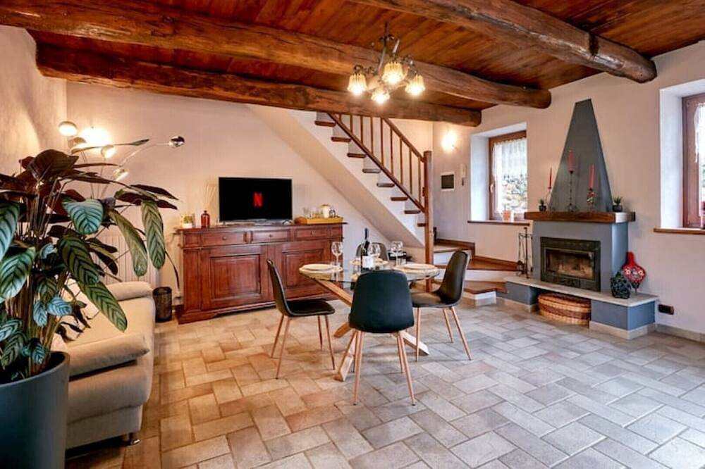 [Cottage with Garden] ⭑⭑⭑⭑⭑ - Wifi, Dogs Allowed in Miagliano, Walliser Alpen