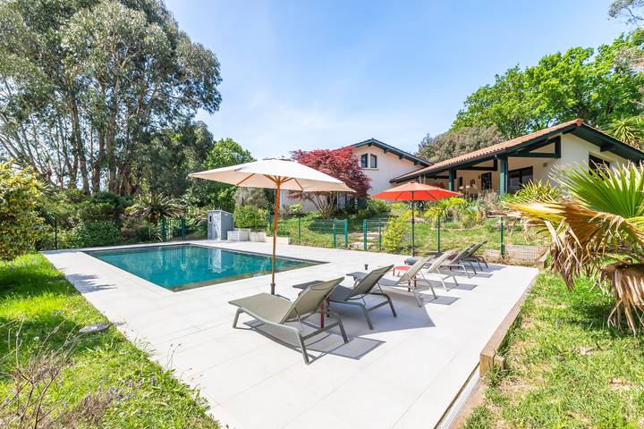 Casa rural para 10 personas, con Terraza además de Jardín y Piscina en San Juan de Luz