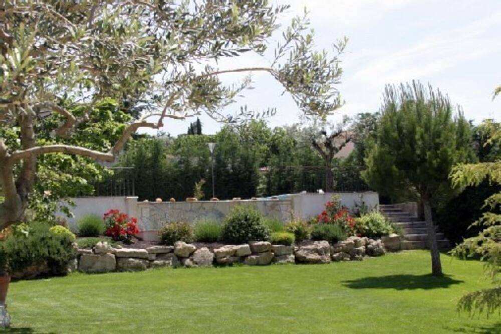 Charming cottage with infinity pool in provencal farmhouse in Caromb, Parc naturel régional du Mont-Ventoux