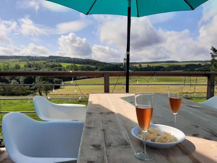 Location de vacances pour 6 personnes, avec jardin et vue à Wellin