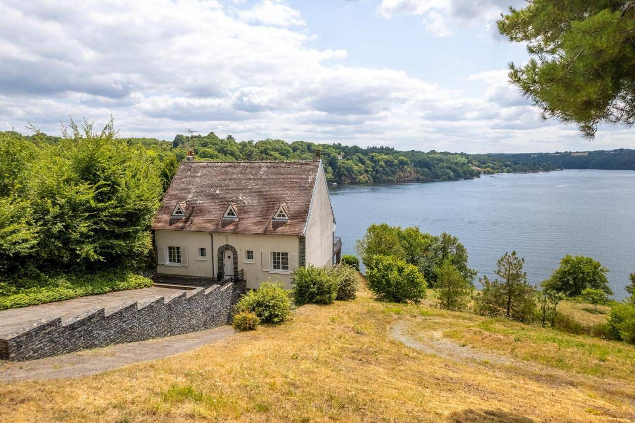 La Pause au Bord du Lac - Ponton privé - Baignade depuis le Ponton in Cuzion, Région de La Châtre