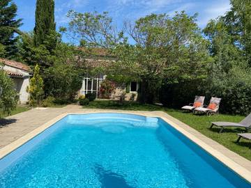 Gîte pour 11 personnes, avec piscine et jardin à Berrias-et-Casteljau