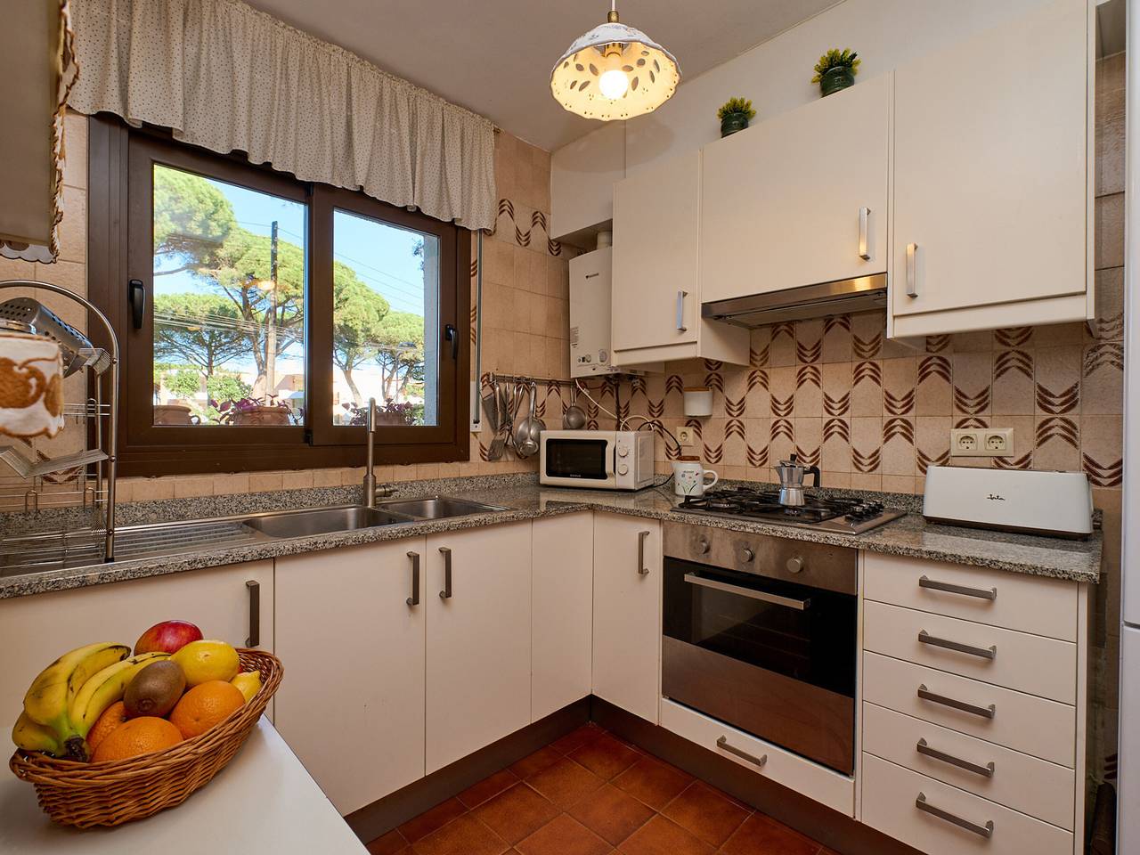 Maison mitoyenne avec jardin et terrasse, 800m de la plage, jusqu'à 8 pers, animaux admis in Calella de Palafrugell, Palafrugell