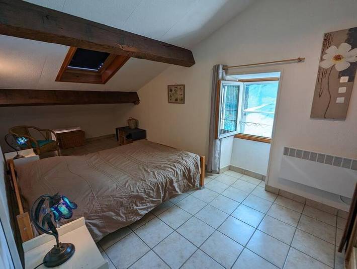 Gîte pour 4 personnes, avec jardin ainsi que piscine et terrasse à Vals-les-Bains - 3