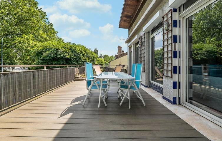 Location de vacances pour 10 personnes, avec Terrasse à Montreuil