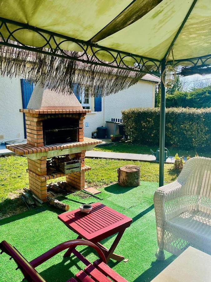 Location de vacances pour 16 personnes, avec vue ainsi que jardin et piscine, animaux acceptés à Saint-Sauveur (Dordogne) - 3