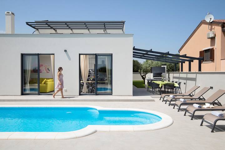 Villa für 10 Personen, mit Pool und Balkon/Terrasse, mit Haustier in Pula - 3