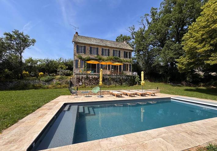 Location de vacances pour 10 personnes, avec Balcon et Terrasse ainsi que Jardin et Piscine à Vabre-Tizac