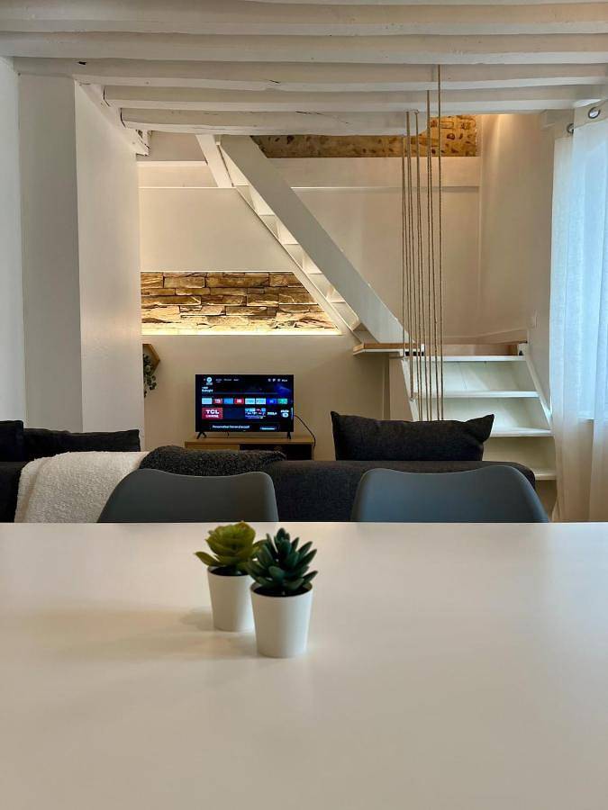 Appartement entier, One-Bedroom Apartment in Bourg-en-Bresse, Région de Bourg-en-Bresse