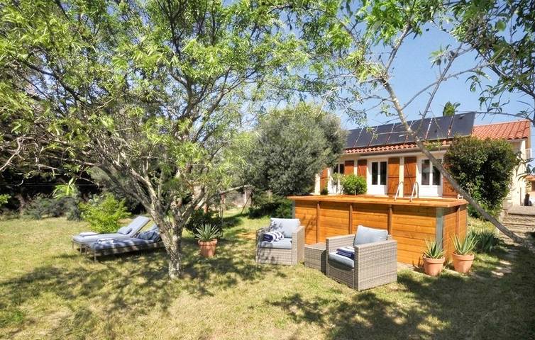 Location de vacances pour 10 personnes, avec jardin ainsi que piscine et terrasse, animaux acceptés à Sorède