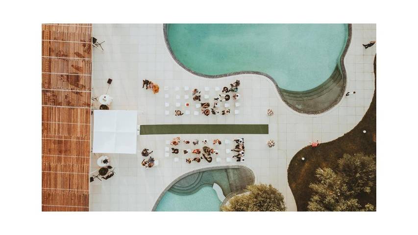 Privatzimmer für 3 Personen, mit Terrasse und Whirlpool sowie Garten und Pool
