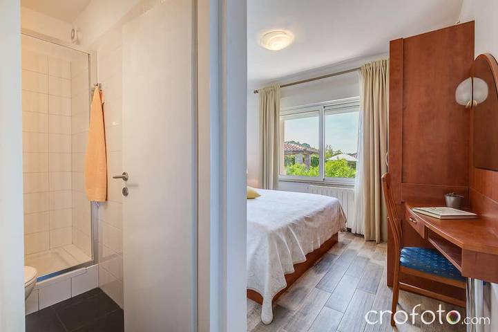 Ferienwohnung für 5 Personen, mit Balkon und Garten sowie Pool in Rab Stadt - 2