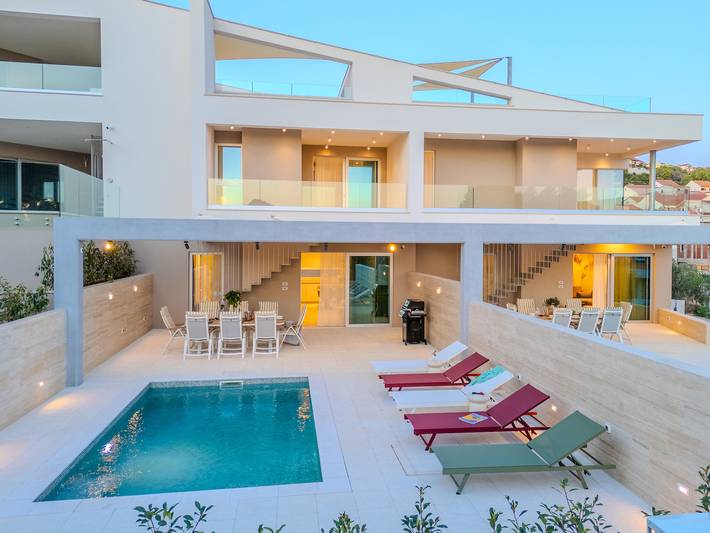 Villa pour 8 personnes, avec Terrasse et Piscine à Šibenik