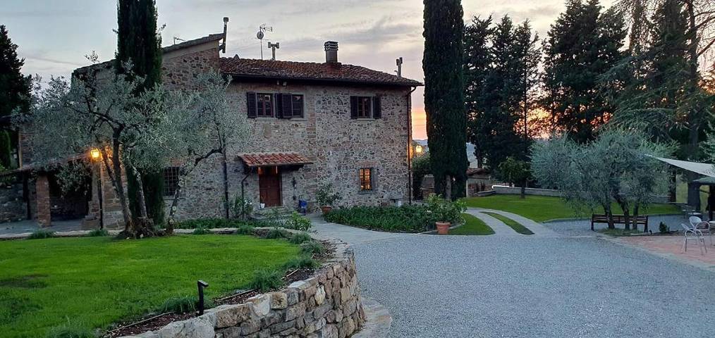 Agriturismo per 4 persone, con panorama e giardino, con animali domestici in Lastra a Signa