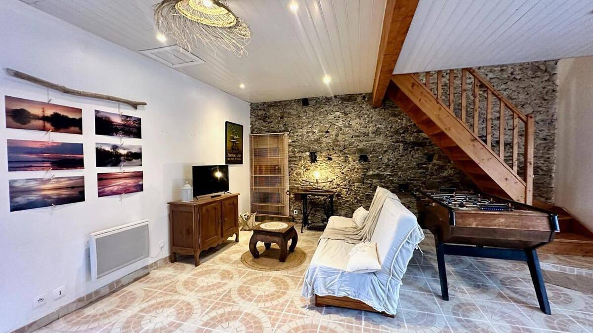 Appartement entier, Two-Bedroom Apartment in La Chevrolière, Région de Nantes