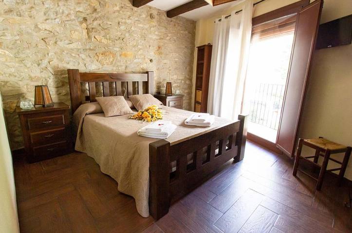 Casa rural para 6 personas, con Balcón y Jacuzzi además de Terraza y Piscina en Matarraña - 3