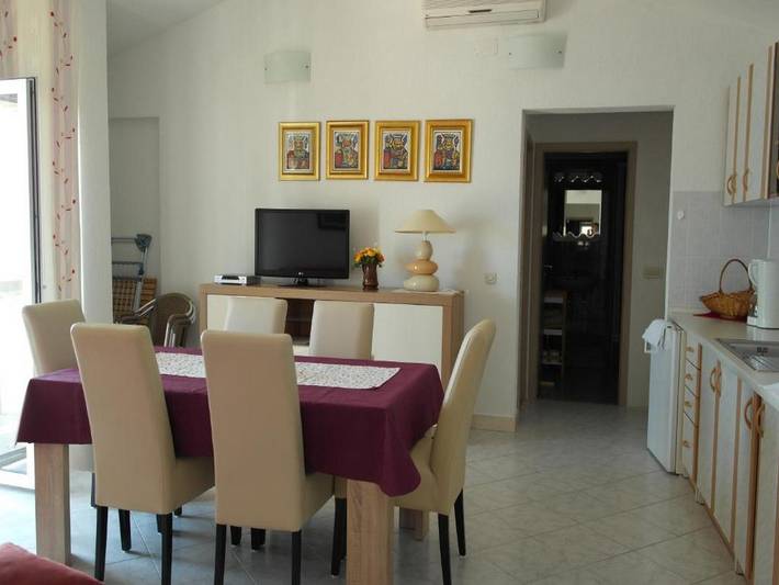 Gîte pour 4 personnes, avec balcon à Bol - 2