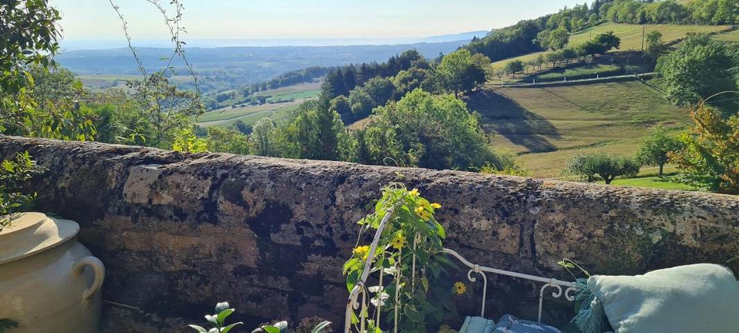 Location de vacances pour 2 personnes, avec jardin et vue à Ville-sur-Jarnioux - 4