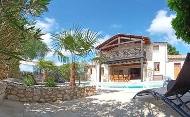 Cottage pour 6 personnes, avec balcon et piscine à Loubès-Bernac