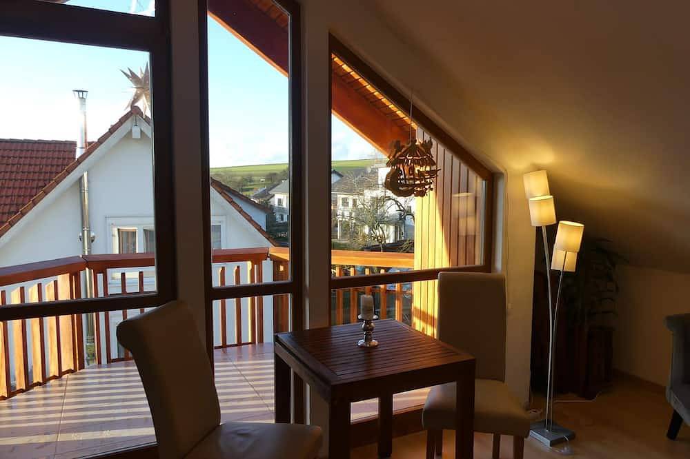 Ganze Wohnung, Ferienzimmer, 40qm, Balkon, 1 Schlafzimmer, max. 2 Personen in Bad Urach, Neckar-Alb