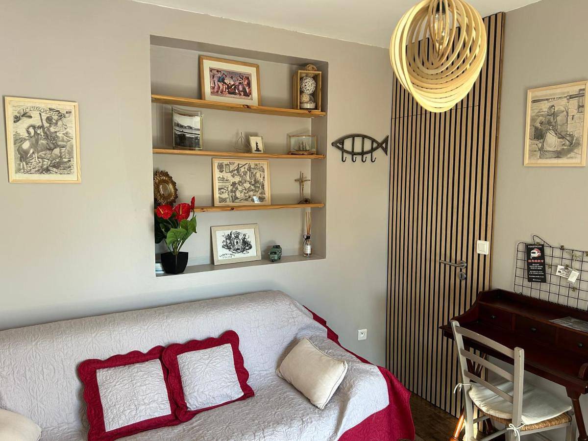 Appartement entier, One-Bedroom Apartment in Alata, Région d'Ajaccio