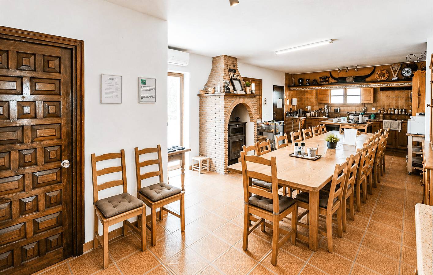 Encantador apartamento de 1 dormitorio con piscina y terraza, con Wi-Fi incluido in Pizarra, Cordillera Penibética