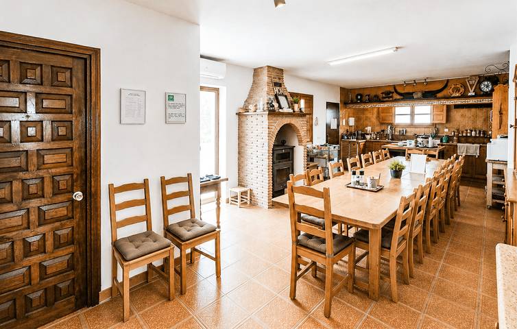 Encantador apartamento de 1 dormitorio con piscina y terraza, con Wi-Fi incluido in Pizarra, Cordillera Penibética