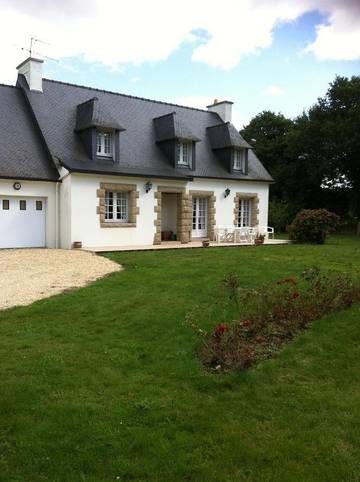 Location de vacances pour 8 personnes, avec jardin ainsi que terrasse et vue à Baye