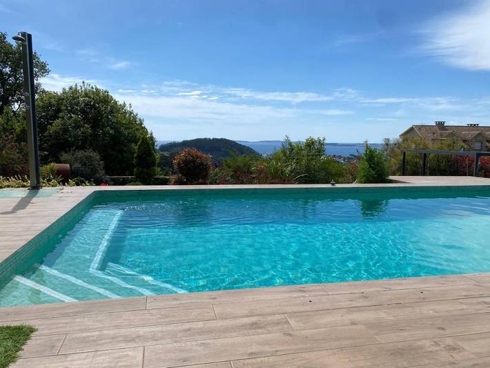 Casa rural para 10 personas, con vistas además de jardín y piscina en Marín