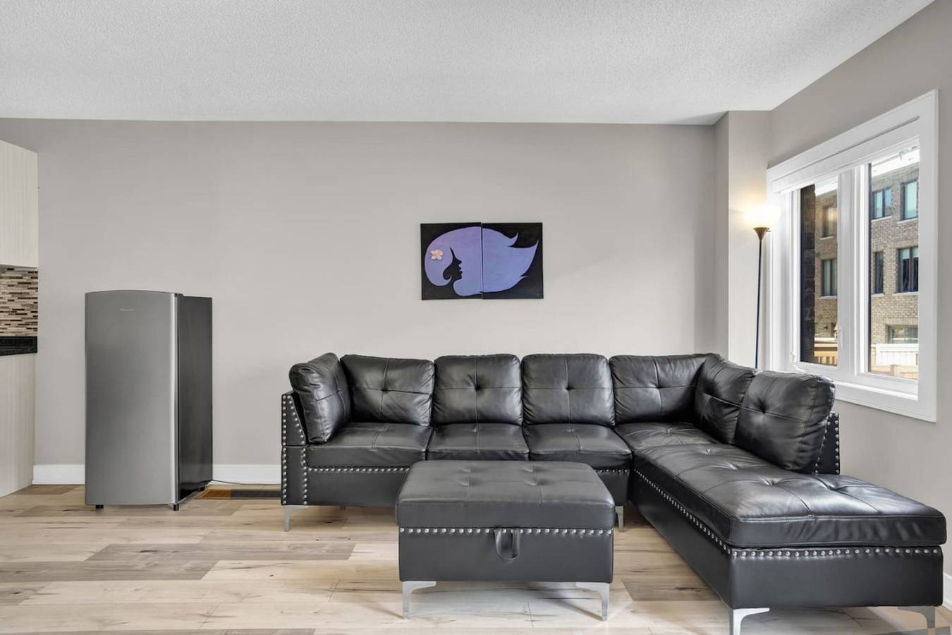 Stylish Mississauga Lower Unit: Bbq Yard Paradise in Mississauga, Lake Ontario (Canada)