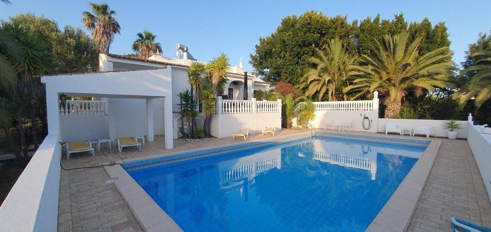 Cottage pour 4 personnes, avec vue ainsi que piscine et jardin dans Amaro Gonçalves