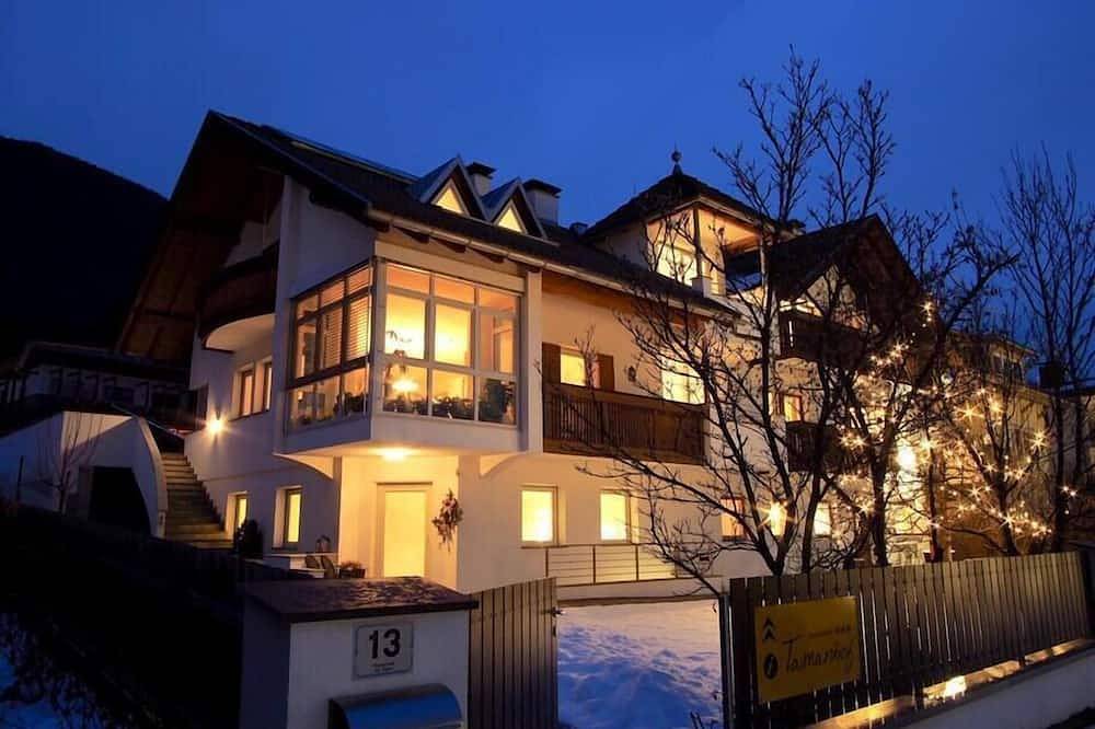 Entire apartment, Appartement with beautiful view and balcony by Tamanhof in St. Georgen, Bruneck
