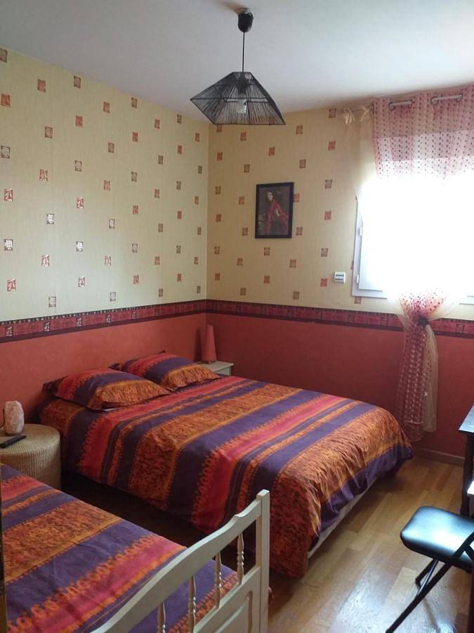 Gîte pour 6 personnes, avec piscine ainsi que vue et jardin à Orsan - 4