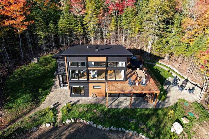 Chalet pour 8 personnes, avec jacuzzi ainsi que terrasse et jardin, animaux acceptés dans Canada - 2