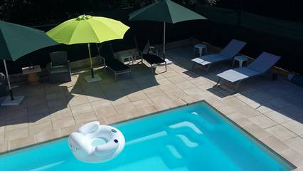 Gîte pour 5 personnes, avec terrasse et piscine à Camps-la-Source
