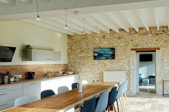 Location de vacances pour 14 personnes, avec jardin à Saint-Macaire-du-Bois