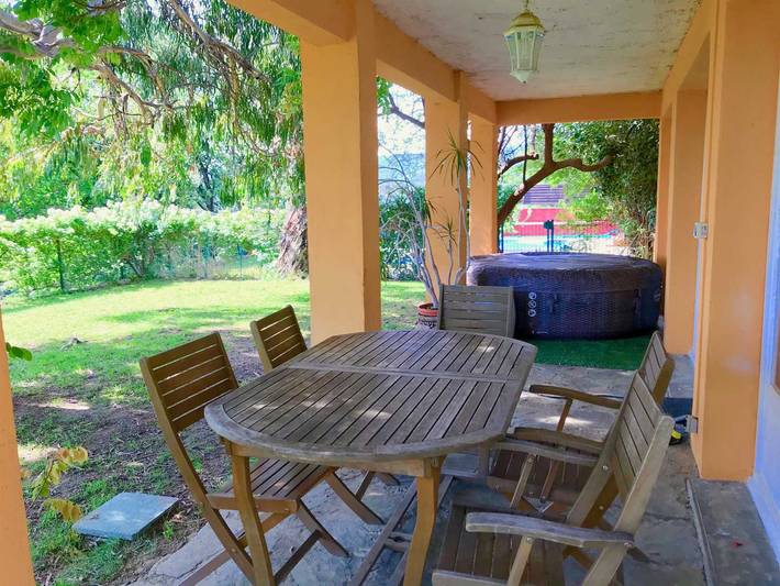 Gîte pour 6 personnes, avec piscine ainsi que terrasse et jardin - 1