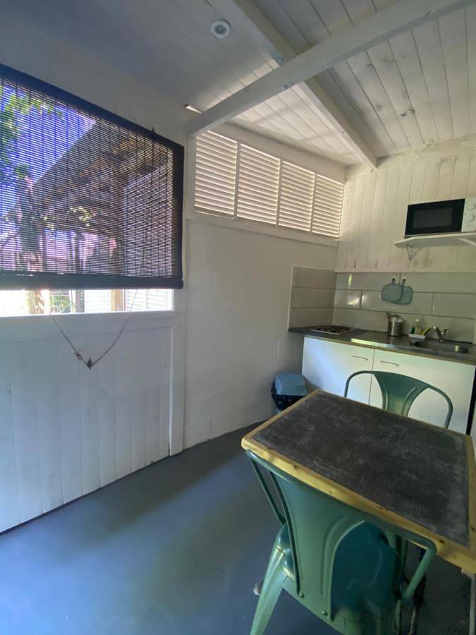 Location de vacances pour 2 personnes, avec jardin et vue ainsi que terrasse et piscine, animaux acceptés dans Riviere Du Mat - 3