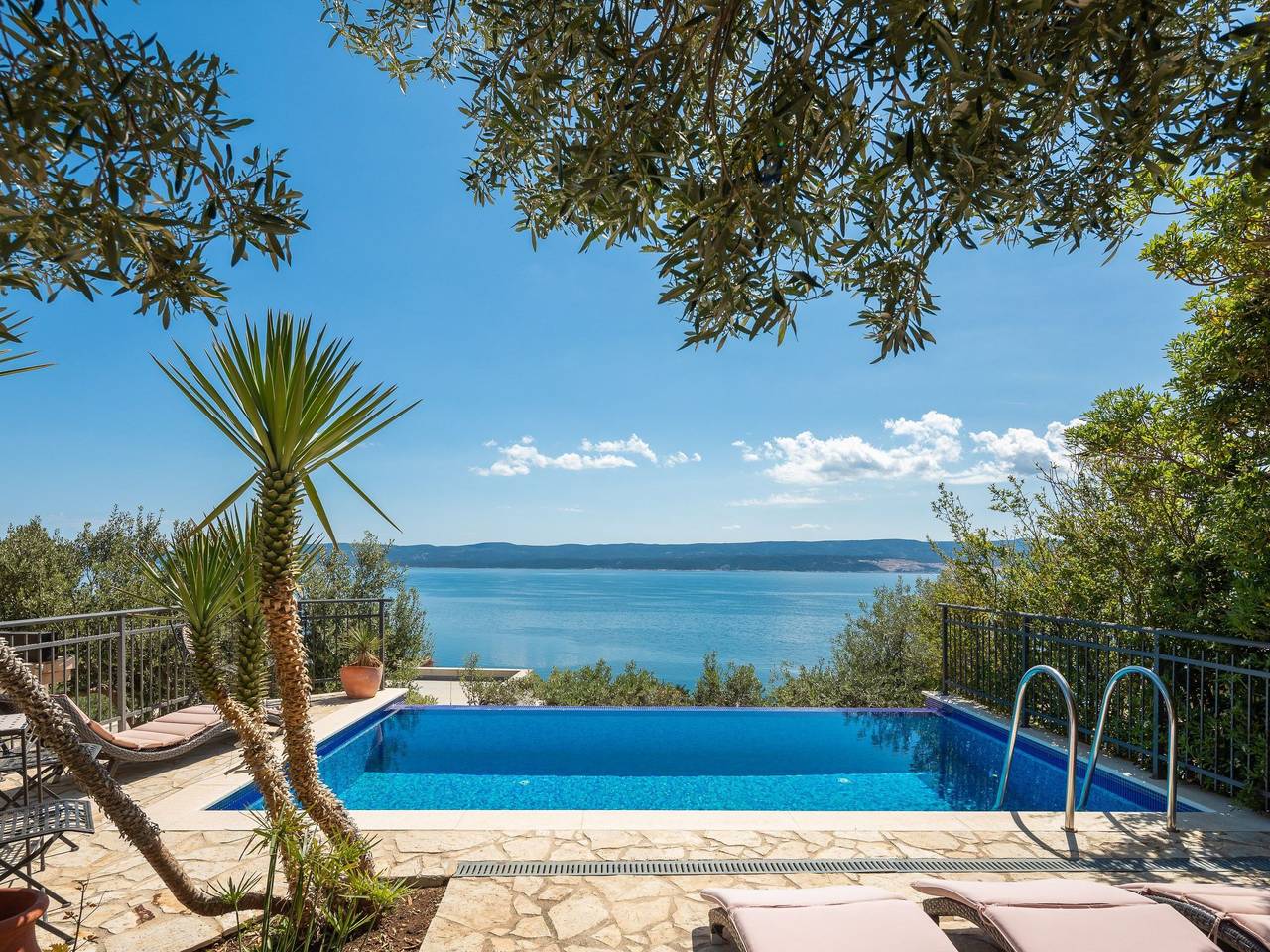 Ferienanlage Mirabella in Lokva Rogoznica, Omiš-Riviera