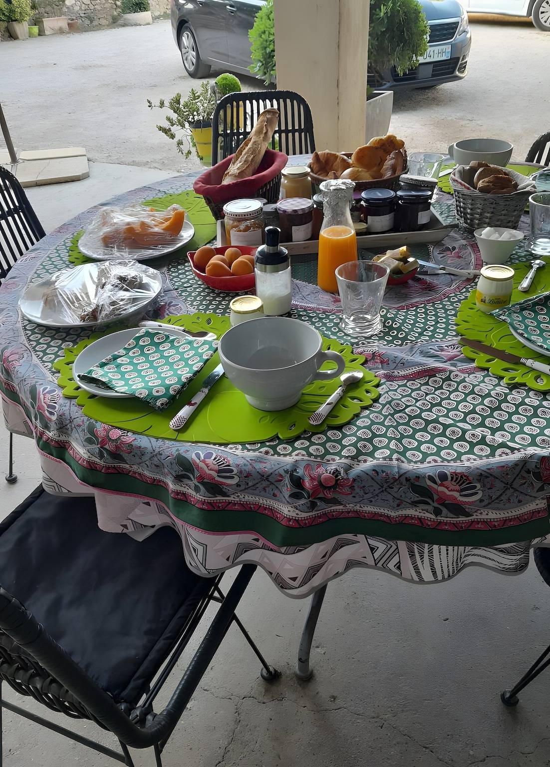 Chambre d'hôtes - Suite familiale avec vue sur la montagne, Wi-Fi et climatisation in Robion, Parc naturel régional du Luberon