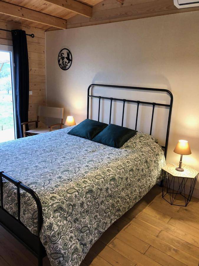 Location de vacances pour 2 personnes, avec terrasse ainsi que vue et jardin à Maurens - 3