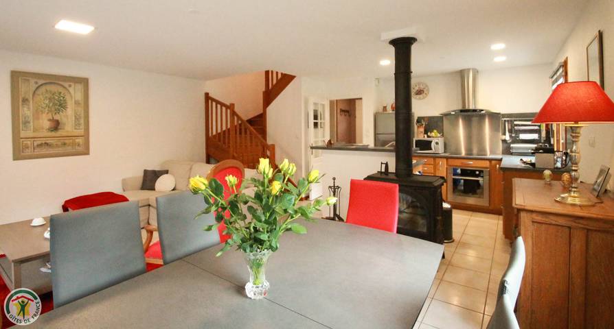 Gîte pour 8 personnes, avec Terrasse ainsi que Jardin et Vue