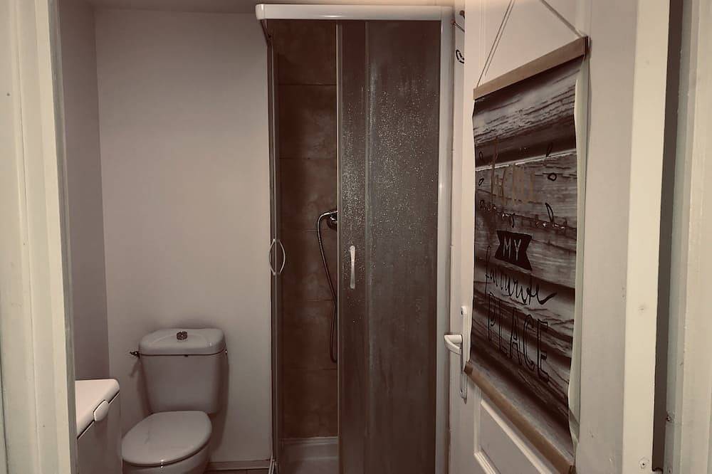 Entire apartment, Apartment In Loft in Villeneuve-lès-Béziers, Côte d'Améthyste