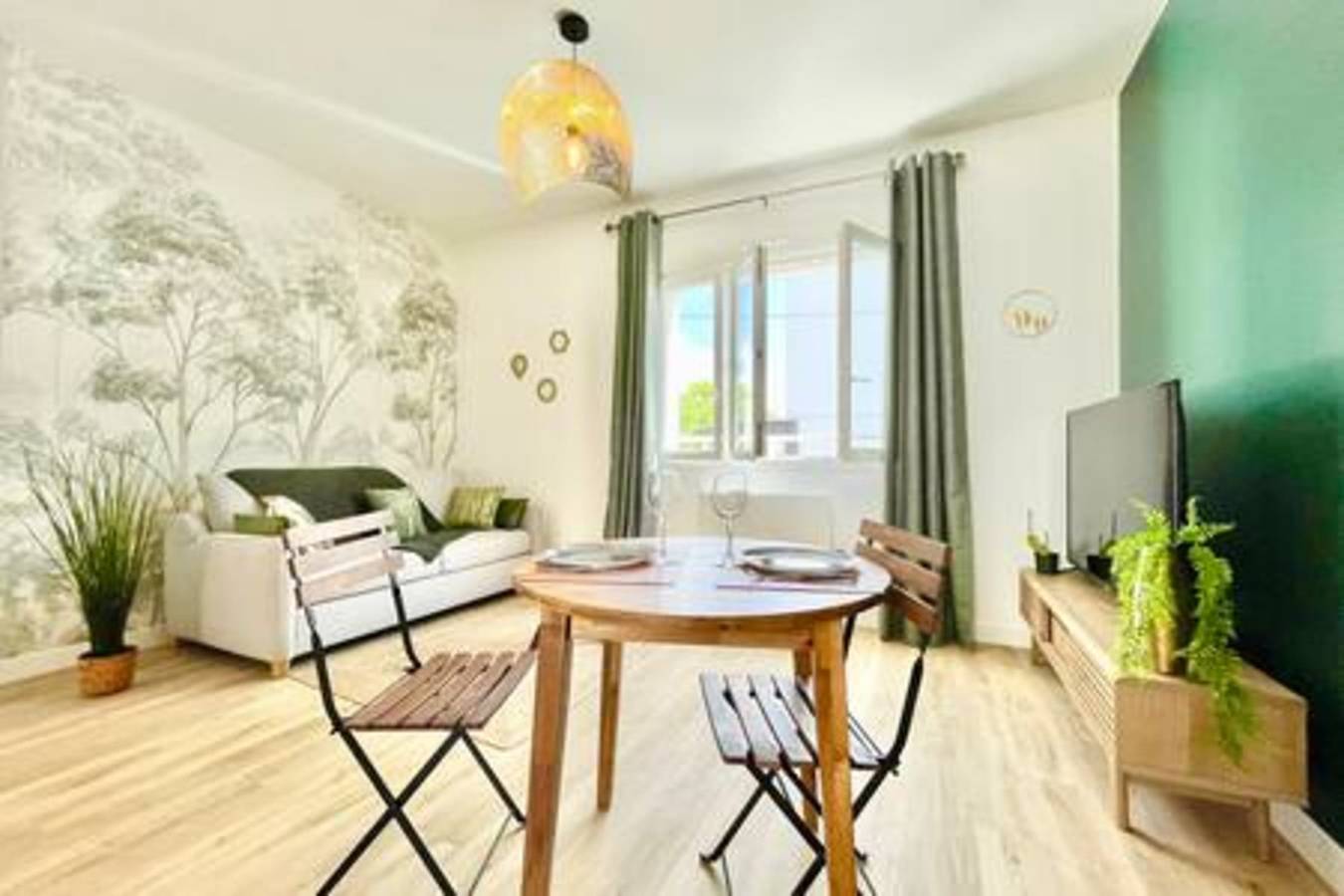 Apartamento entero, The Wild I Close to downtown and the beach in Saint-Nazaire, Côte de Jade