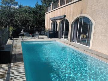 Gîte pour 8 personnes, avec piscine ainsi que jardin et vue à Ganges